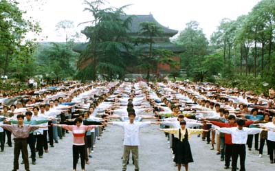 Luyện công tập thể tại Thành Đô, Trung Quốc, trước 1999